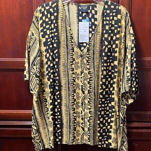 Revue vintage plus size 3X Black and Gold Patterned V-Neck short sleeve Top